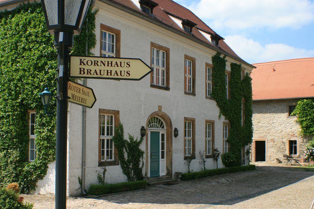 Hotel Burg Wanzleben Exteriör bild