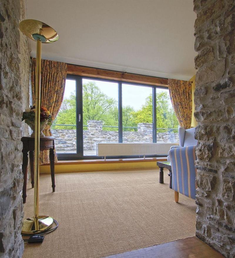 Hotel Burg Wanzleben Exteriör bild